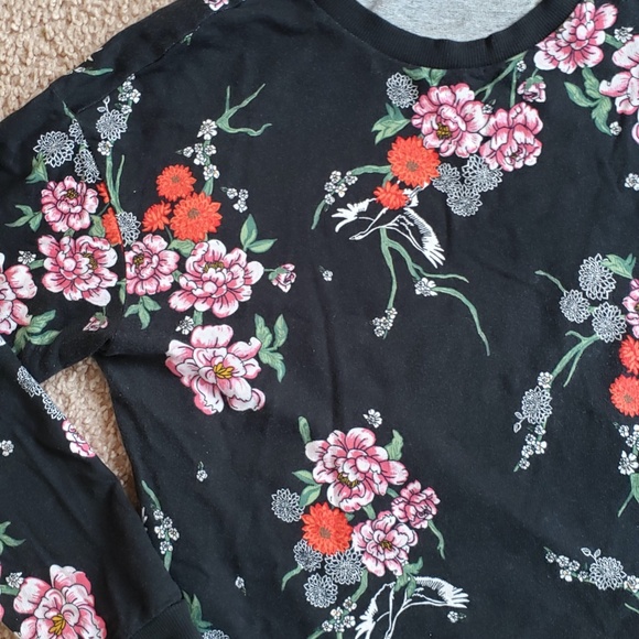 Super Cute H&M Cotton Sweatshirt Black with Pretty Pink Red Green Floral Flowers - Picture 11 of 12